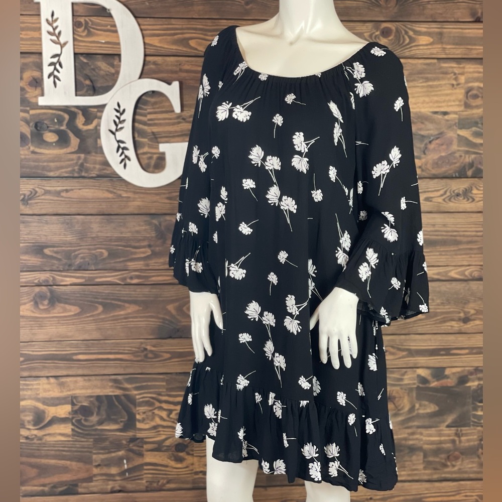 A.n.a | Floral Black and White Off The Shoulder Scoop Neck Mini Dress Ruffle‎